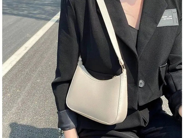 Fashionable and trendy solid-color handbag