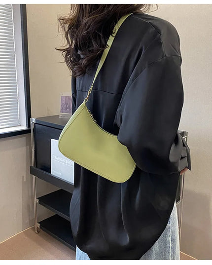 Fashionable and trendy solid-color handbag