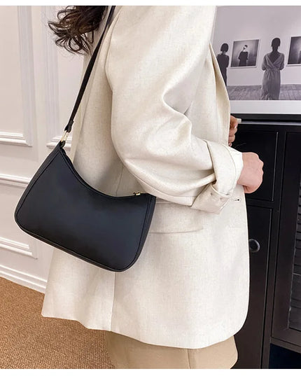 Fashionable and trendy solid-color handbag