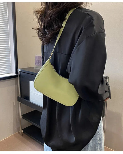 Fashionable and trendy solid-color handbag