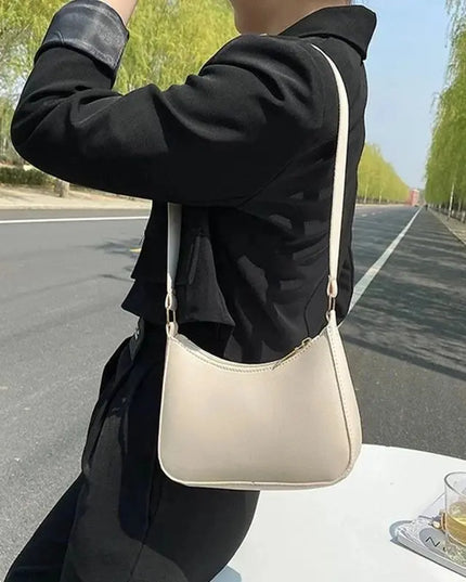 Fashionable and trendy solid-color handbag