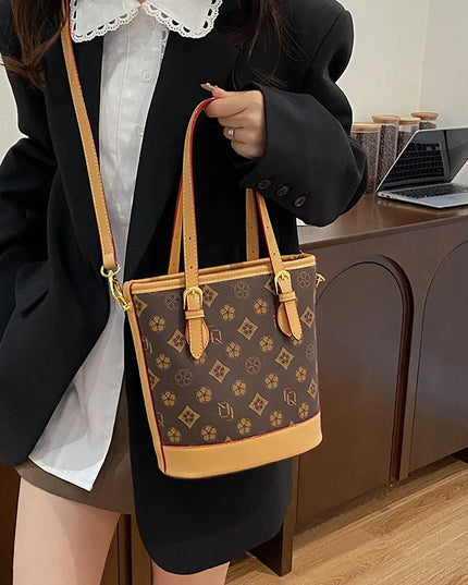 Fashion bucket bag for women with vintage print and versatile design